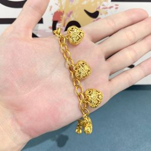 สร้อยข้อมือรูปหัวใจสีพีชชุบทอง 24K จาก Jxx Fashion ดีไซน์เก๋ไก๋ทันสมัย แบบโซ่และข้อต่อ ผลิตจากทองเหลือง ขายส่ง เหมาะสำหรับเป็นเครื่องประดับสำหรับผู้หญิง - Product Image 3