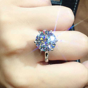 Anello di Fidanzamento F1060 per Donna in Oro Bianco con Diamante Taglio Brillante Rotondo Colore D Naturale Stile Classico - Product Image 5