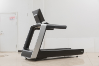 Caminadora Eléctrica Comercial de Calidad Profesional con Pantalla LED, Máquina para Correr y Hacer Ejercicio Cardiovascular para Gimnasio