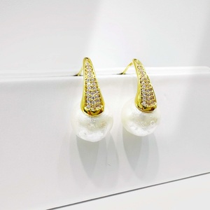 custom Luxury women 18k gold plated pearl earring vintage ladies elegant round party geometric korean minimalist stud earrings - Product Image 1