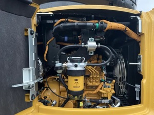 Mini-excavatrice CAT 303 d'<span class=keywords><strong>occasion</strong></span> avec chenilles en caoutchouc et mini-cabine pour la construction. Modèle similaire disponible. - Product Image 6