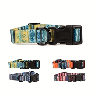 <span class=keywords><strong>Collar</strong></span> de perro de lujo de diseño personalizado, diseño de hojas de lujo, aleación de poliéster, cuello ajustable para mascotas, <span class=keywords><strong>collar</strong></span> de entrenamiento para correr de cuero - Product Image 1