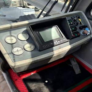 Grue sur camion Zoomlion d'occasion 80 tonnes, modèle 2021, moteur Weichai, pompe hydraulique, flèche à cinq sections, hauteur de levage 49m, capacité 33000kg, origine Chine - Product Image 2