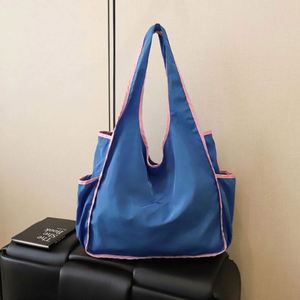 Sac fourre-tout en polyester léger, pliable, réutilisable, écologique, promotionnel, vente d'usine, nouveau style, mode, pour courses et cadeaux - Product Image 5