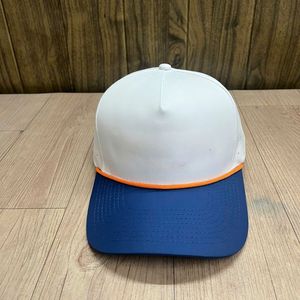 Casquette de golf et de baseball noire imperméable à 5 panneaux, perforée avec logo en silicone personnalisé découpé au laser, 100 % polyester, ajustable - Product Image 2