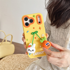 Custodia Protettiva in Silicone per iPhone 17 16 15 14 13 con Ciondolo Coniglio Carota Carino - Product Image 4