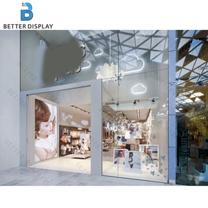 Étagères de présentation de vêtements pour bébés en bois personnalisables et élégantes avec éclairage LED pour les magasins pour enfants - Product Image 6