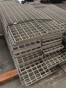 スタジアム座席通路公園用カスタムサイズステンレス鋼グレーチングマット-耐腐食性＆耐久性のある床支持 - Product Image 2