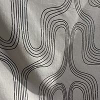 Tissu Jacquard Noir et Blanc 100% Polyester Teint en Fil Motif Géométrique Courbe Abstraite Ligne Épaisse Textile Lourd