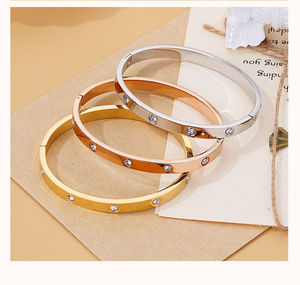 Pulsera Nueva <span class=keywords><strong>de</strong></span> Acero Inoxidable Chapada en Oro <span class=keywords><strong>de</strong></span> 18K <span class=keywords><strong>de</strong></span> 6MM/4MM con Trébol <span class=keywords><strong>de</strong></span> Cuatro <span class=keywords><strong>Hojas</strong></span> y Diamantes, Ideal para Regalos <span class=keywords><strong>de</strong></span> Boda y Fiestas - Product Image 6