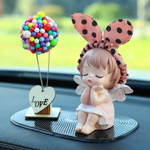 Linda Figura de Ángel de Dibujos Animados para Decoración de Coche, de Resina, con Globo y Letrero de Amor, Adorno para el Tablero, para Mujeres - Product Image 1