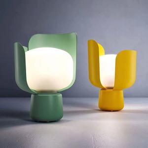 Italienische Blom Tischlampe, Kreative Rotierende Blütenblatt-Makaron-Leuchte, Farbenfrohe und Warme Schlafzimmer-, Kinderzimmer-Dekoration Nachttischlampe - Product Image 2