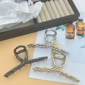Pinzas de Pelo Metálicas Tipo Garra de Tiburón al por Mayor, Tamaños Grande, Mediano y Pequeño, Versátiles y Elegantes para Peinados y Accesorios para el Cabello - Product Image 1