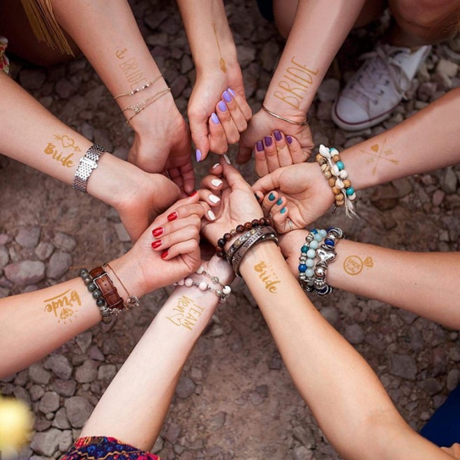 Тату-наклейки золотистого и серебристого цвета для невесты