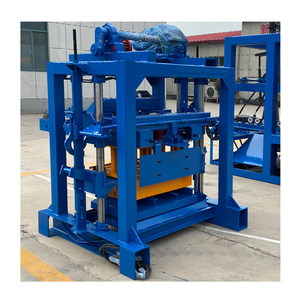 Machine de fabrication de blocs creux en béton QTJ4-40, facile à utiliser, <span class=keywords><strong>pour</strong></span> sable et plastique, 1500-1000 kg - Product Image 1