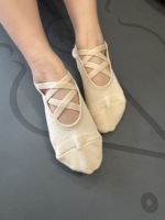 Chaussettes de Pilates Glacier, chaussettes de ballerine antidérapantes personnalisées, fabricant de chaussettes de Pilates Reformer à semelle intégrale en silicone