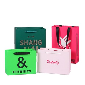 Bolsas de Papel para Compras Reutilizables y Ecológicas, Personalizadas con Impresión Tipográfica en Color y Tamaño, para Regalos y Ropa - Product Image 1