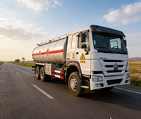 Camion-citerne Sinotruk Howo NX 8x4 12 roues pour distribution de carburant, citerne en acier au carbone, camion-citerne mobile pour distribution d'huile en carrière