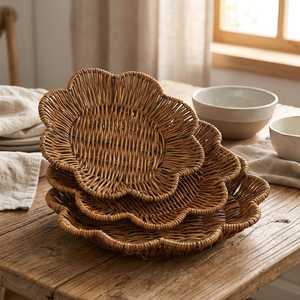 Cesta Redonda de Ratán con Asa y Tapa, Elegante Utensilio de Cocina para Almacenamiento de Alimentos, Excelente Precio, Diseño Elegante, Base Plana - Product Image 1