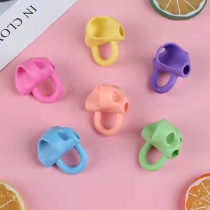 Poignée de crayon en silicone à 3 doigts pour enfants, outil d'écriture avec correction de posture, support de <span class=keywords><strong>stylo</strong></span> rechargeable pour enfants - Vente en gros - Product Image 4