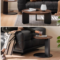 Ensemble de table basse en bois brun minimaliste moderne avec rangement intégré, design artisanal écologique pour les petits salons