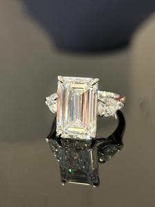 18K IGI-zertifizierter 10 Karat Smaragds chliff Drei-Stein-Design Labor gewachsener CVD/HPHT-Diamantring für Verlobung vorschlag oder Hochzeit - Product Image 2