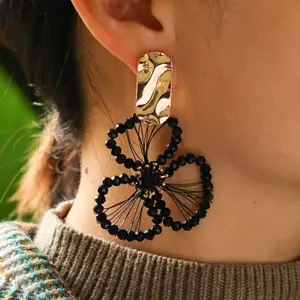 Kaimei 2022 earring popular Korean version hand-woven crystal creative earrings women's clover black beaded earrings bohemian