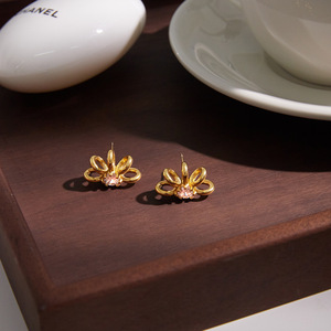 Flower Shape Gold Plated Zircon <b>Stud</b> <b>Earrings</b> Claw Setting For Gift - Product Image 4