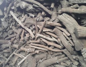 ถ่านไม้ลำไยดำแท่งจากเวียดนาม ราคาดีที่สุด สะอาด ติดไฟนาน ให้ความร้อนสูง เหมาะสำหรับเตาบาร์บีคิว - Product Image 2