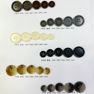 Bán Buôn Đầy Màu Sắc 18L 20L 22L 26L 32L 36L 40L Áo Khoác Phụ Nữ May 4-Lỗ Nút Nhựa Cổ Điển Sao Trái Tim Vuông - Product Image 5