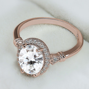 Elegante anello ovale con pietra bianca per donna, tono rosa, design scintillante intarsiato, gioielli alla moda - Product Image 3