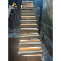 Kit complet d'escalier moderne en acier et bois avec balustrade en verre trempé pour villa résidentielle