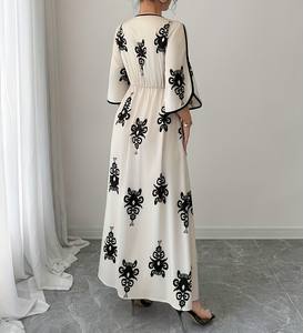Robe longue en mousseline de soie à imprimé cachemire, col en V, manches évasées, style vintage décontracté et élégant pour les vacances et les soirées estivales - Product Image 4