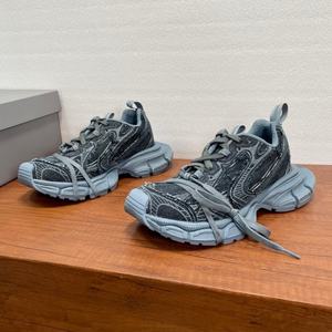 รองเท้าผ้าใบดีไซน์เนอร์สำหรับผู้หญิง ประดับด้วยคริสตัล รองเท้าผ้าใบแฟชั่นแบบสวมพื้นนุ่ม รองเท้าลำลองสำหรับเดินเล่นและเล่นกีฬาสำหรับผู้ชาย - Product Image 4