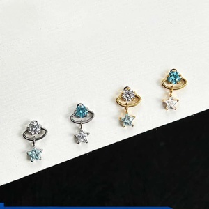 <span class=keywords><strong>Piercing</strong></span> d'oreille en titane G23 F136 à filetage interne, avec pendentif étoile orbitale et 5 zircons cubiques incrustés - Product Image 1