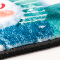 Tapis imprimé irrégulier sur le thème de l'anime avec personnage de dessin animé, tapis de sol tendance, doux et luxueux, tapis de designer personnalisé en forme de planche de surf