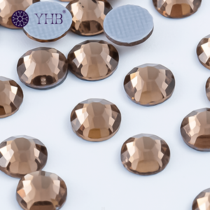 คริสตัลติดเสื้อผ้าแบบรีดติด สีเหลืองอม ทรงกลม แบนด้านหลัง ขายส่งราคาถูก แฟชั่นสุดฮิต - Product Image 2