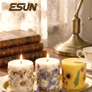 Vela de Cera de Soja con Flores Secas Prensadas Hechas a Mano, Ecológica, Aromaterapia, Decoración del Hogar, Regalo de Boda o Cumpleaños - Product Image 1