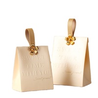 Sacs en papier rouge et blanc de luxe personnalisés avec logo, imprimés offset, avec poignée et nœuds en ruban pour emballage cadeau (vente en gros)
