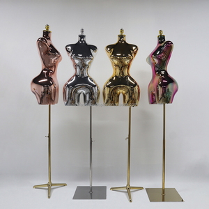 Maniquí Femenino Brasileño de Medio Cuerpo con Curvas, Tallas Grandes, Busto Grande, Caderas Anchas, en Colores Dorado, Plateado, Oro Rosa y Arcoíris - Product Image 2