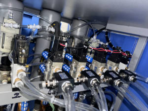 Kunden spezifische halbautomat ische Flaschen gebläse maschine für die Energie einsparung von PET-und PP-Kunststoffen mit Kern komponenten-Pumpen-SPS und Motor - Product Image 5