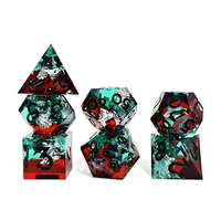 Vente en gros de dés polyédriques en résine à bords tranchants personnalisés DND, dés rouges et verts, dés de jeu de table DND RPG pour jeux de société