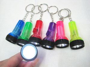 Petite lampe torche porte-clés, cadeau, lampe à piles, pendentif porte-clés - Product Image 3