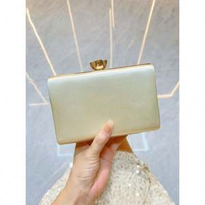 Pochette con anello con teschio - Product Image 5