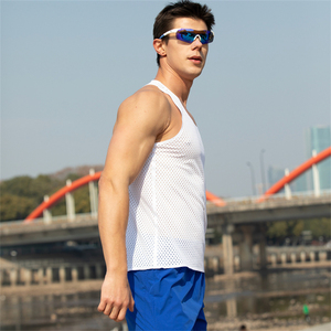 <span class=keywords><strong>Maille</strong></span> sans couture <span class=keywords><strong>homme</strong></span> grand trou séchage rapide 100% Polyester 100 GSM Marathon hauts de course sans manches t-shirt pour hommes débardeur <span class=keywords><strong>gilet</strong></span> - Product Image 3