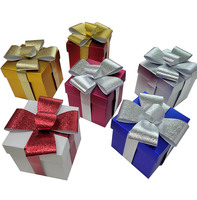 Boîte cadeau en carton recyclé avec laminage mat et dorure, design pliable
