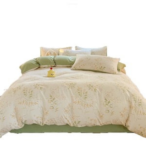 Set di biancheria da letto in quattro pezzi spessita in tessuto spazzolato per la pelle - Product Image 1