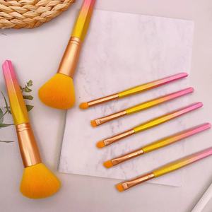 Ensemble de 7 pinceaux de maquillage dégradé rose-jaune, poils synthétiques, manche plat, pour fond de teint, correcteur, et kit de pinceaux de rasage - Product Image 6