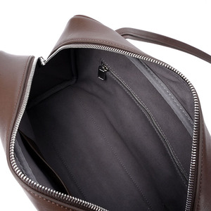 <span class=keywords><strong>Sac</strong></span> <span class=keywords><strong>bowling</strong></span> minimaliste pour <span class=keywords><strong>homme</strong></span> avec design sous le bras, <span class=keywords><strong>sac</strong></span> haut de gamme pour femme, <span class=keywords><strong>sac</strong></span> en cuir véritable personnalisé, usine d'origine - Product Image 5