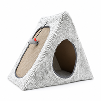 Maison pour chat 2-en-1 triangulaire avec griffoir, lit-caverne en peluche pour chat avec jouet souris suspendu, griffoir ondulé pour chats d'intérieur